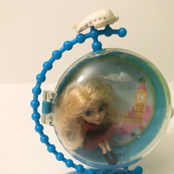 Barbie Peek A Boo Petites Doll Lea of London Girls of the World - Picture 5 of 16